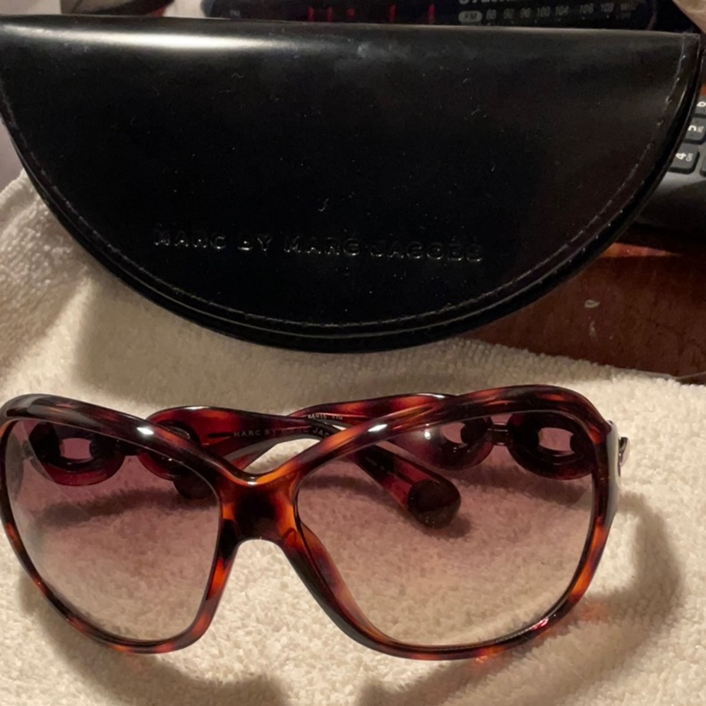 Marc Jacobs Tortoiseshell Sunglasses with Brown Gradient Lenses